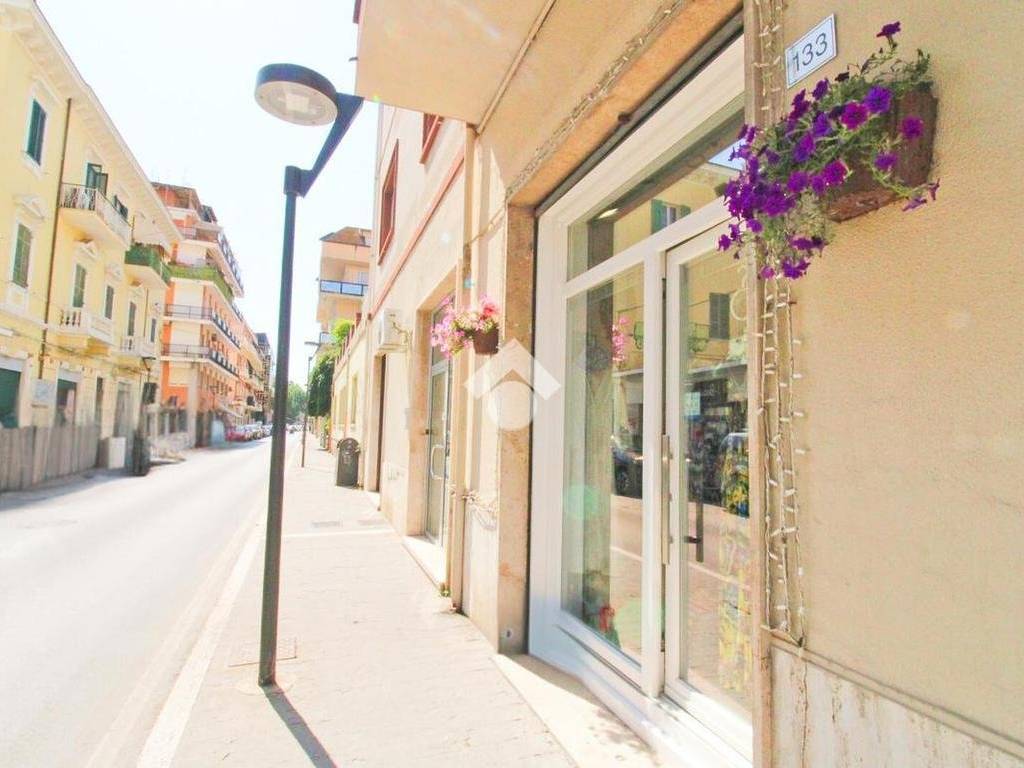 negozio in vendita a Pescara in zona Centro Città