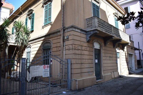 locale commerciale in vendita a Pescara in zona Centro Città