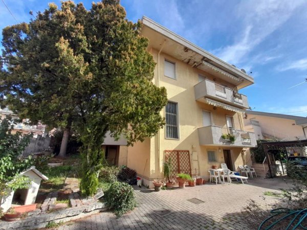 casa indipendente in vendita a Pescara in zona Ospedale