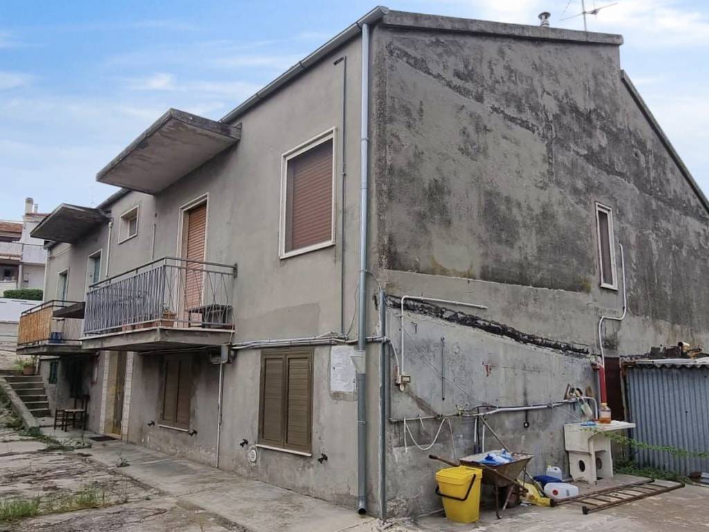 casa indipendente in vendita a Pescara in zona Ospedale