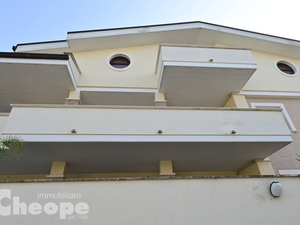 casa indipendente in vendita a Pescara in zona Pineta