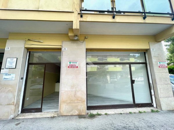 negozio in vendita a Pescara in zona Porta Nuova