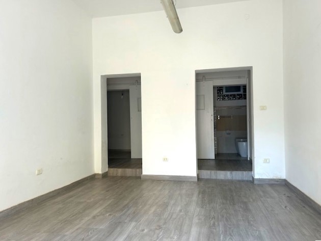 negozio in vendita a Pescara in zona Porta Nuova