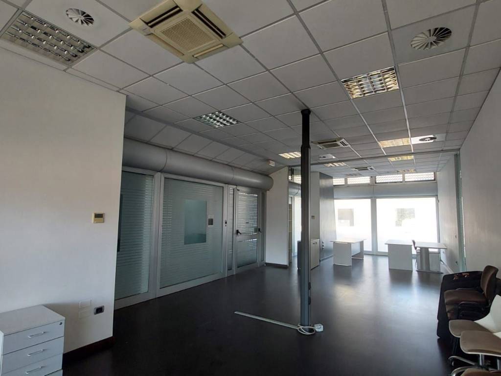 negozio in vendita a Pescara