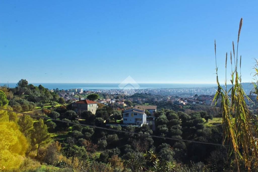 casa indipendente in vendita a Pescara in zona Colle Innamorati