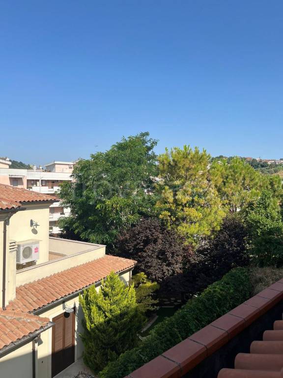 casa indipendente in vendita a Pescara in zona Colle Scorrano