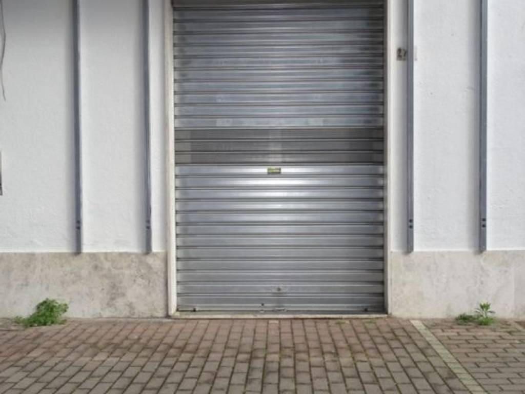 negozio in vendita a Pescara in zona Porta Nuova