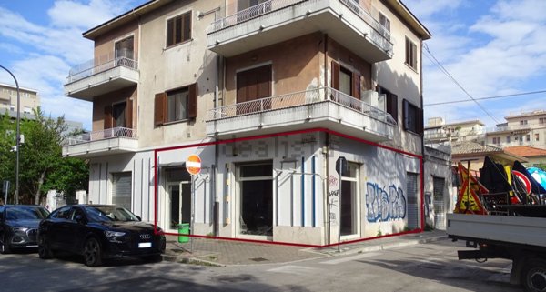 locale commerciale in vendita a Pescara