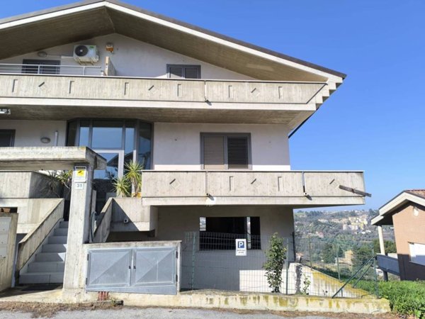 casa indipendente in vendita a Pescara in zona Ospedale