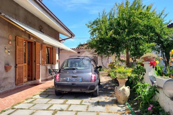 casa indipendente in vendita a Pescara in zona Ospedale