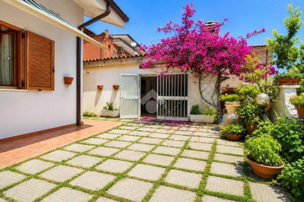 casa indipendente in vendita a Pescara in zona Ospedale