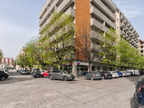 negozio in vendita a Pescara