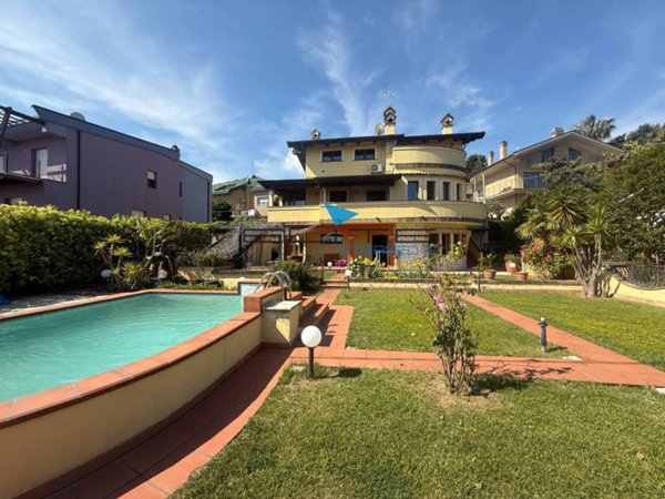 casa indipendente in vendita a Pescara in zona Pineta