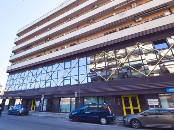 negozio in vendita a Pescara in zona Stadio