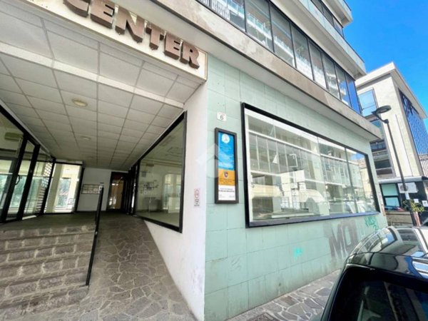 negozio in vendita a Pescara in zona Centro Città