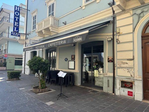 locale commerciale in vendita a Pescara in zona Centro Città