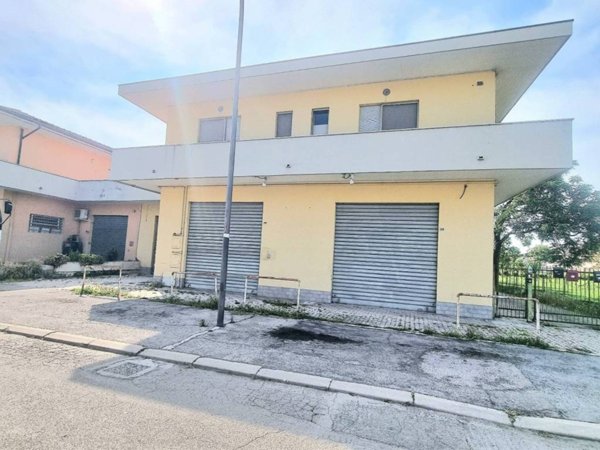 locale commerciale in vendita a Pescara