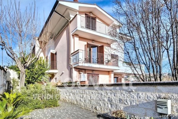 casa indipendente in vendita a Pescara in zona Centro Città