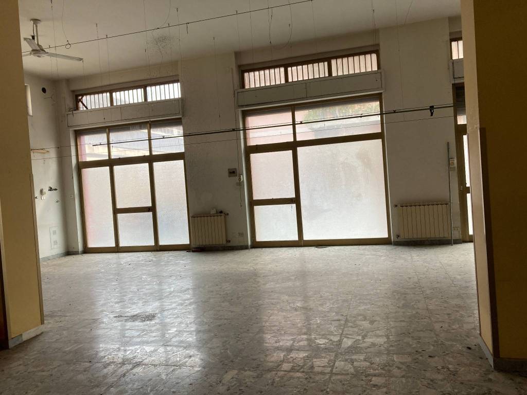 negozio in vendita a Pescara in zona Ospedale