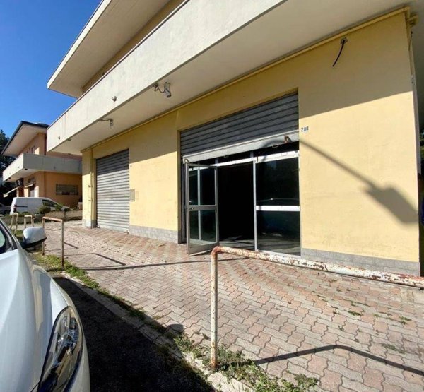 negozio in vendita a Pescara in zona Madonna del Fuoco