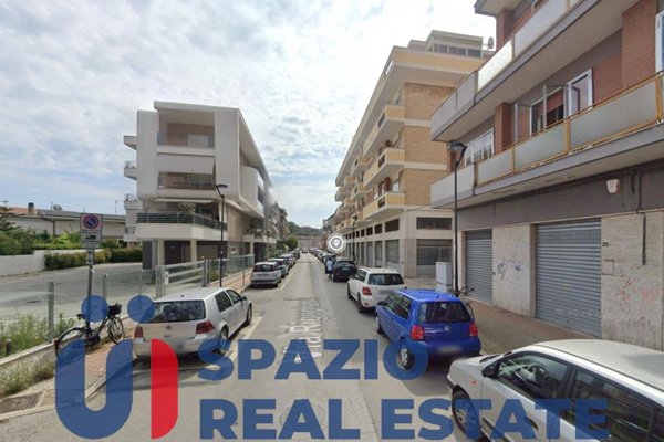 locale commerciale in vendita a Pescara