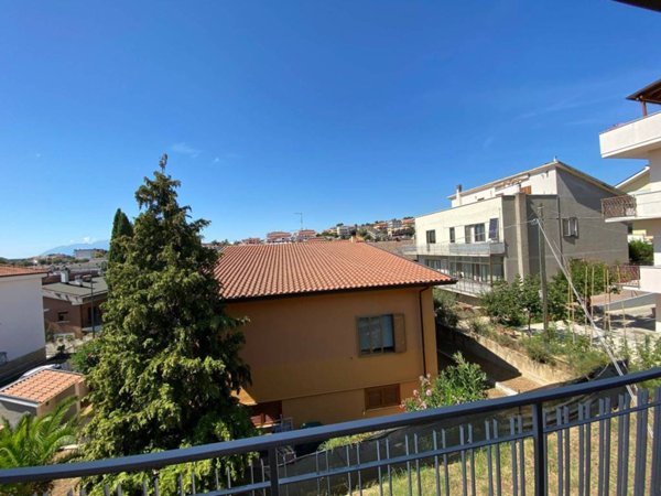 casa indipendente in vendita a Pescara in zona Colle Scorrano