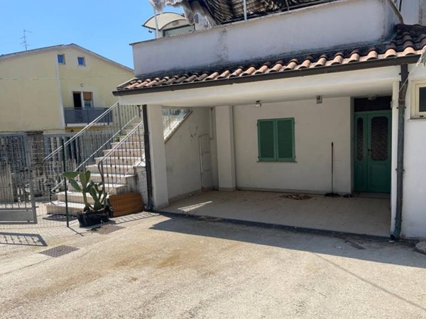casa indipendente in vendita a Pescara in zona Ospedale