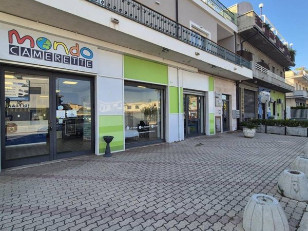 negozio in vendita a Pescara