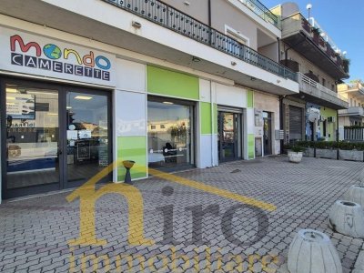 negozio in vendita a Pescara