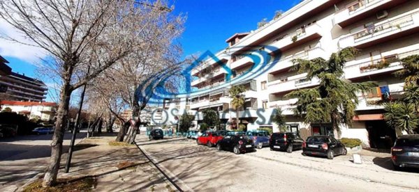 negozio in vendita a Pescara in zona Pineta