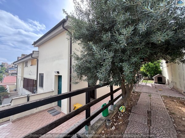 casa indipendente in vendita a Pescara in zona Centro Città