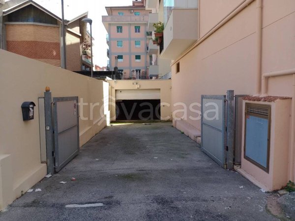 locale commerciale in vendita a Pescara in zona Ospedale
