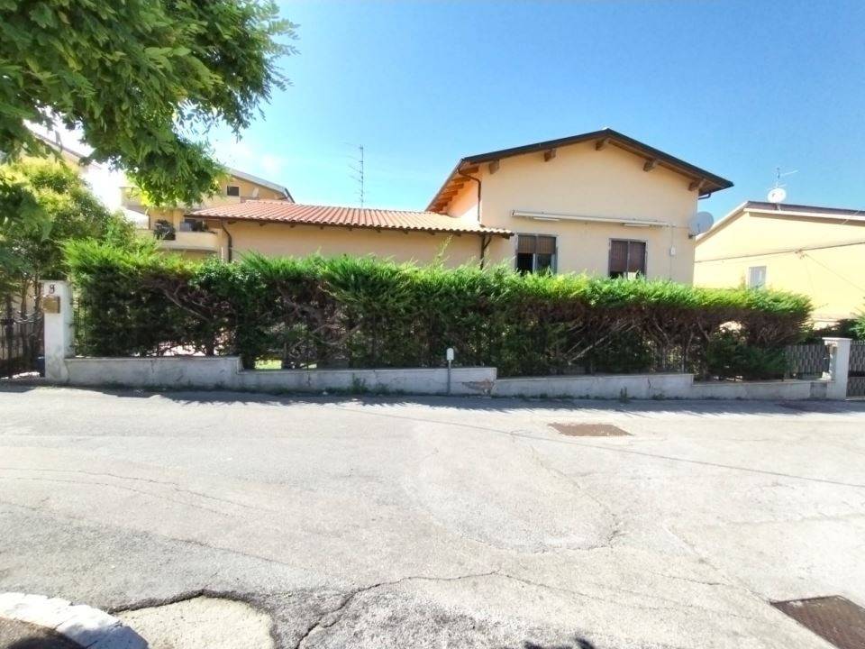 casa indipendente in vendita a Pescara in zona Ospedale