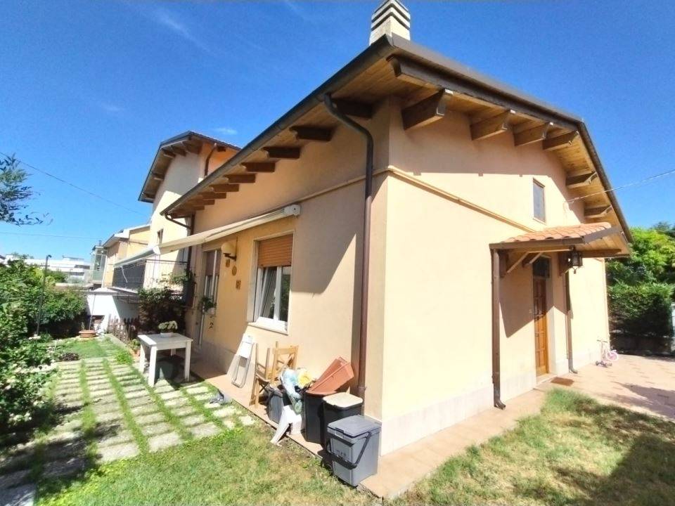 casa indipendente in vendita a Pescara in zona Centro Città
