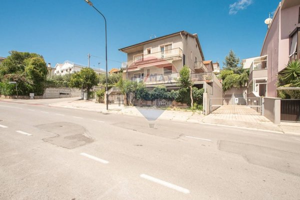 casa indipendente in vendita a Pescara in zona Colle Scorrano