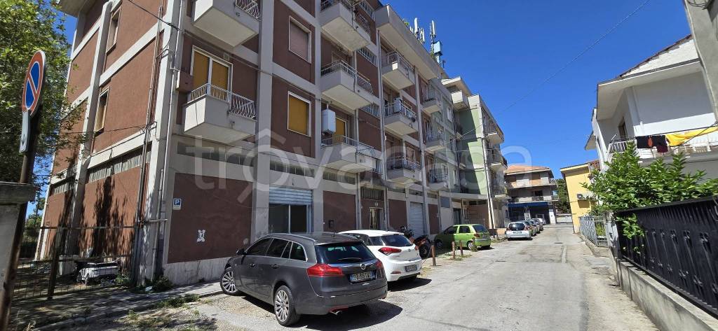 negozio in vendita a Pescara in zona Colle di Mezzo