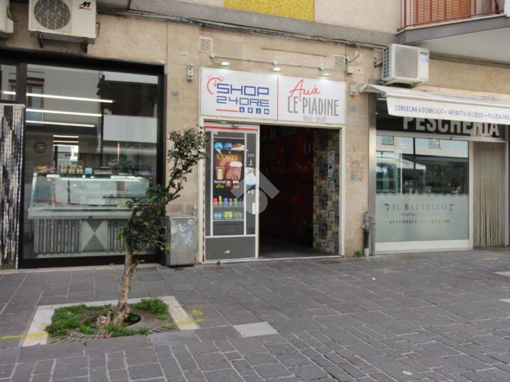 negozio in vendita a Pescara in zona Centro Città