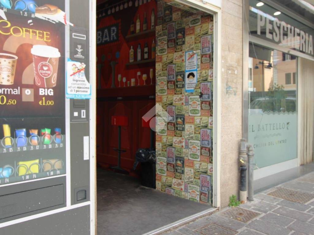 negozio in vendita a Pescara in zona Centro Città