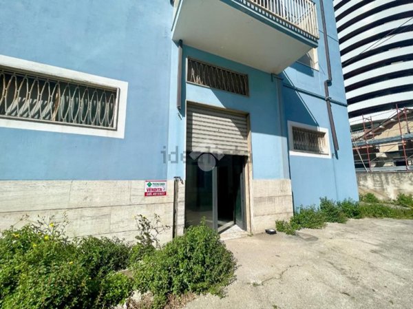 negozio in vendita a Pescara in zona Madonna del Fuoco