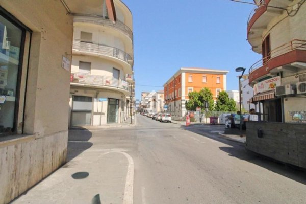 negozio in vendita a Pescara in zona Centro Città