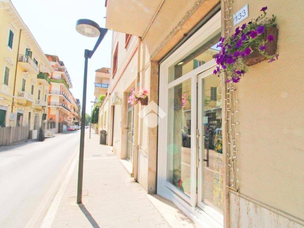 negozio in vendita a Pescara in zona Centro Città