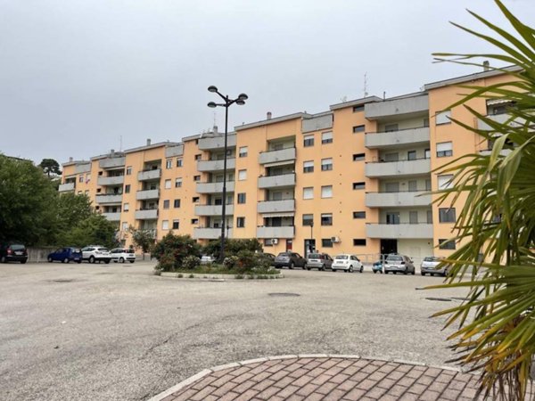 negozio in vendita a Pescara in zona Ospedale