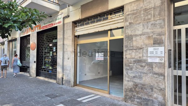 locale commerciale in vendita a Pescara
