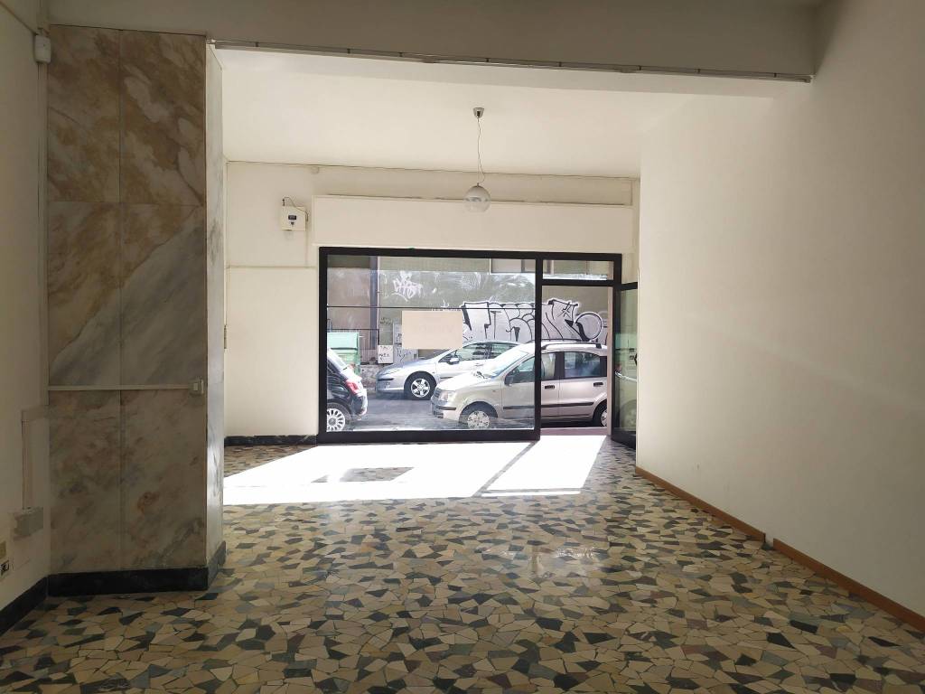 negozio in vendita a Pescara