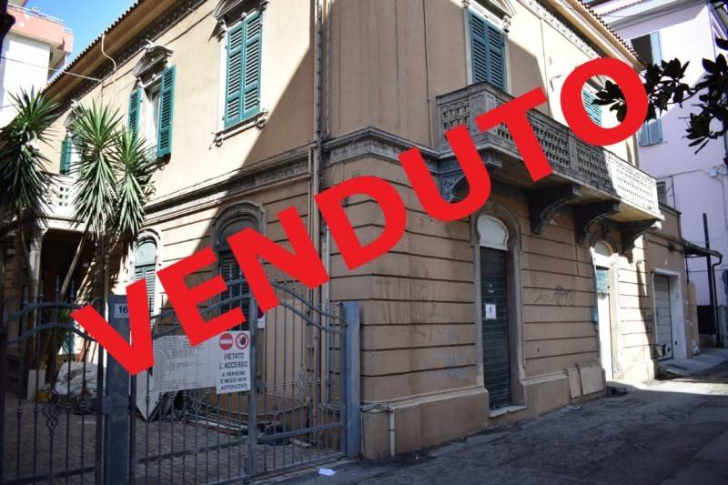 negozio in vendita a Pescara in zona Centro Città