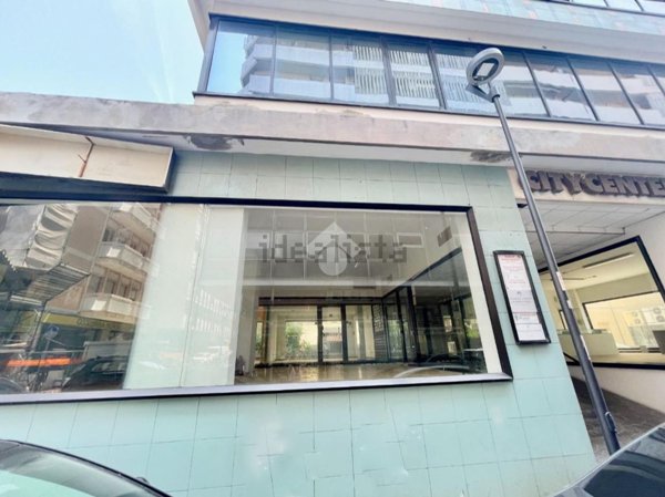 negozio in vendita a Pescara in zona Centro Città