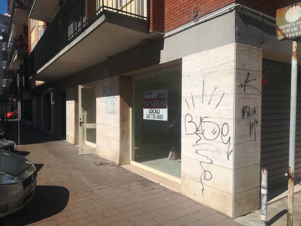 negozio in vendita a Pescara in zona Porta Nuova