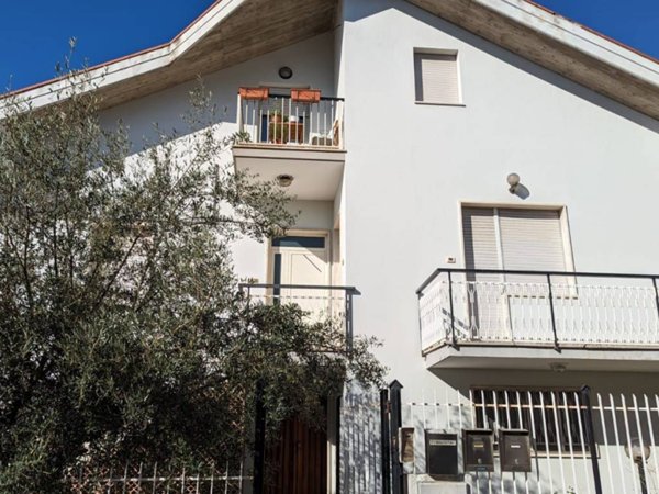 casa indipendente in vendita a Pescara in zona Ospedale