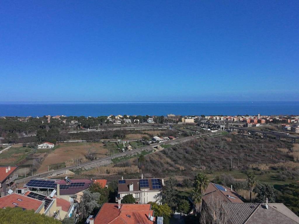 casa indipendente in vendita a Pescara in zona Pineta