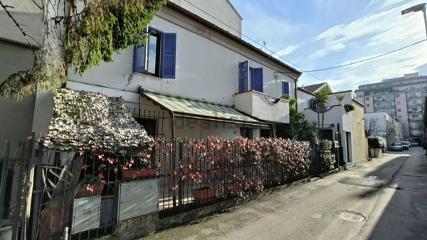 casa indipendente in vendita a Pescara in zona Centro Città